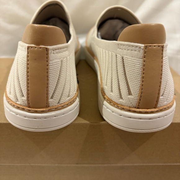 UGG Sammy Breeze 8 - Picture 6 of 8